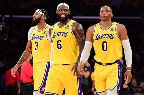 半岛体育入口-【观察】数据专家分析湖人现状 三巨头均难辞其咎